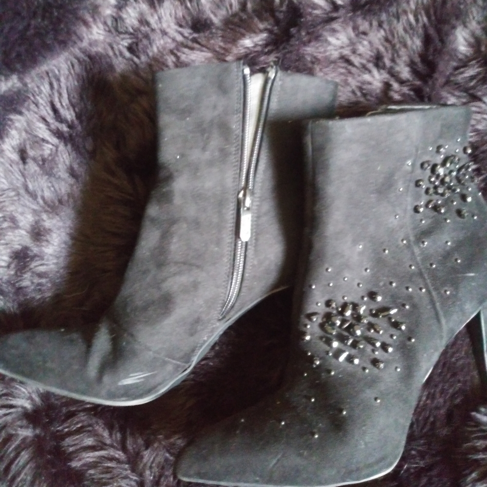 Boots - Picture 4 of 5